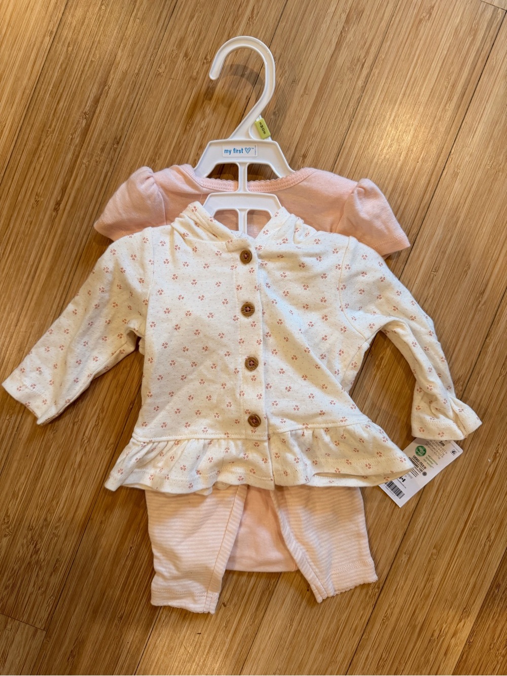 NWT - CARTER’S 3 Piece Set in Pink - Top, bottoms and onesie